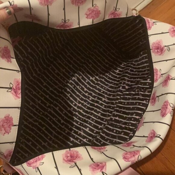 Betsey Johnson Luv Pink Rose Travel Tote duffle bag (doesn’t zip due to broken) - Picture 8 of 11